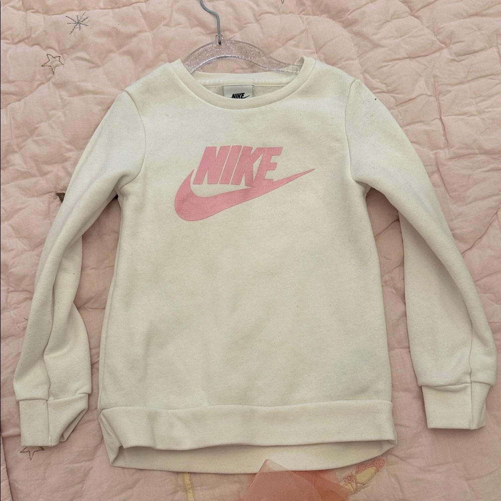 MUST GO THIS WEEK 🔥Nike Cream Crewneck Sweatshirt with Pink Logo